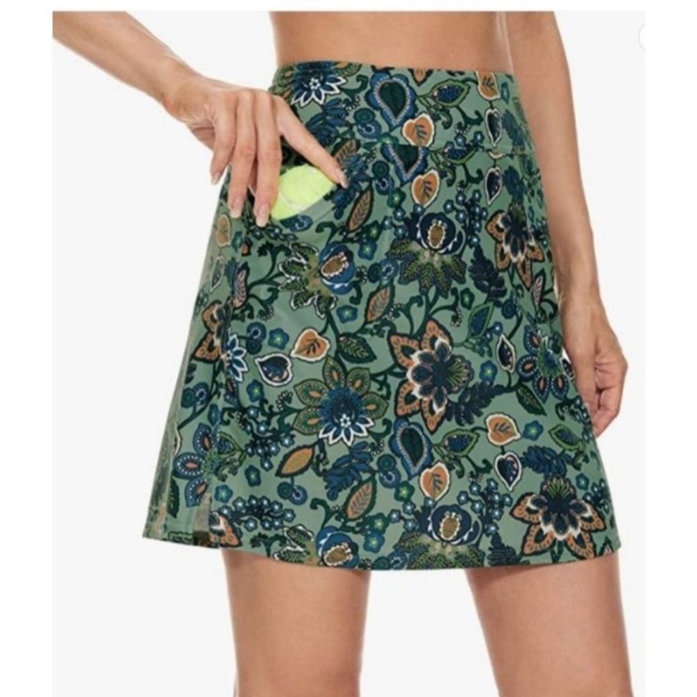 Like new Moteepi SZ M spandex skirt w/ builtin shorts